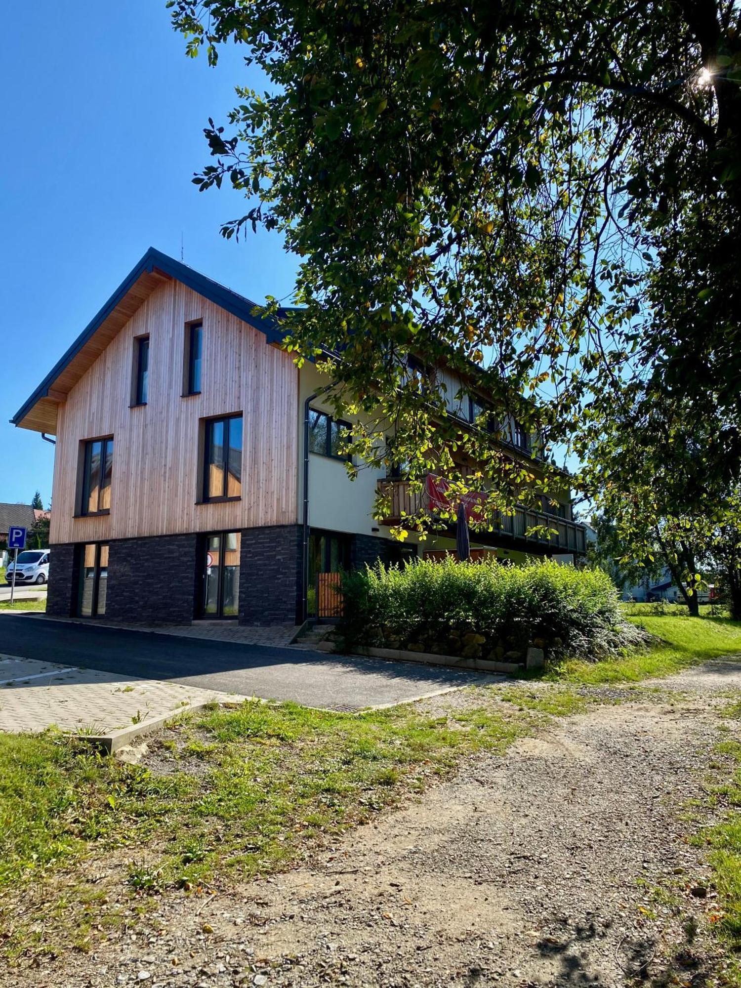 Apartman Na Brehu Lipna Черна-в-Пошумави Экстерьер фото